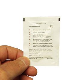 Celox 2 gram pouch - in hand view